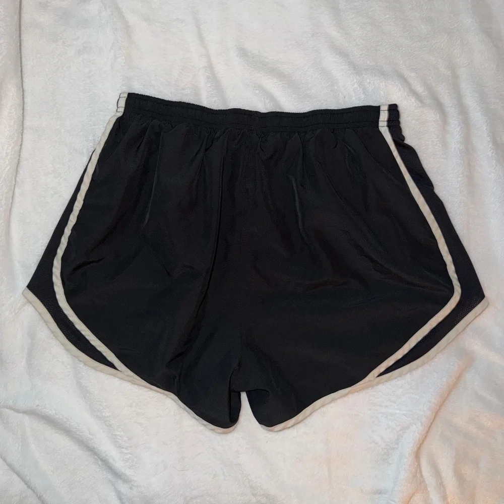 Nike Women's Size L Sports Bra and size M Shorts Set W1